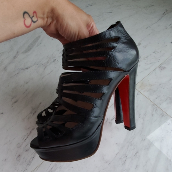 genuine leather black heels. - Picture 5 of 8